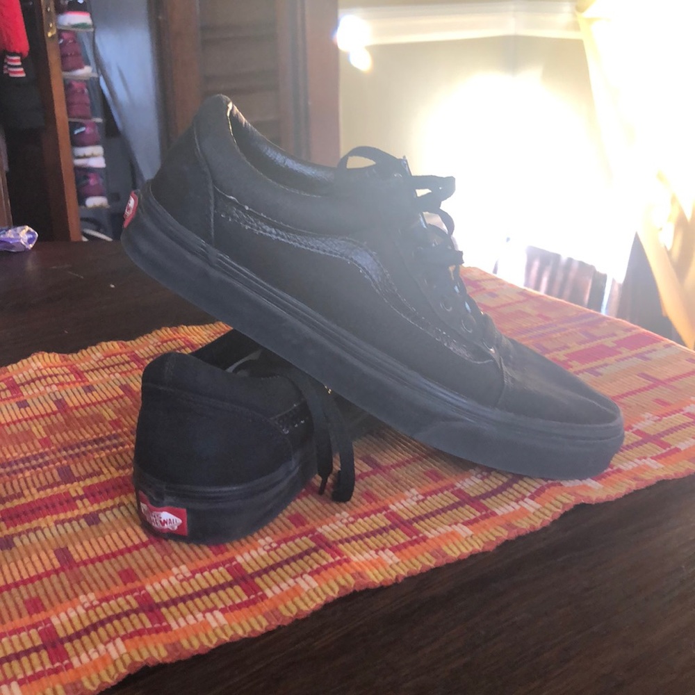 All black Vans